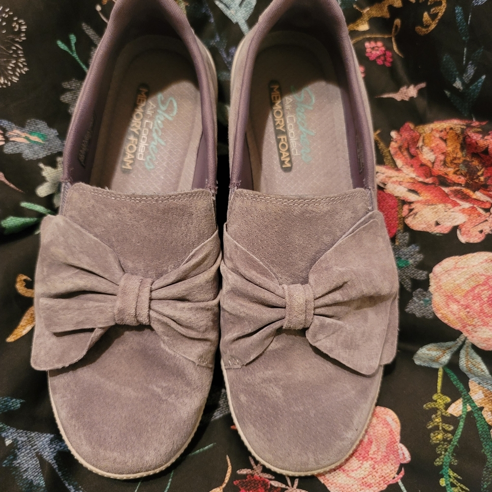 Gray, Sketcher slide ons with bow detail, size 7.5